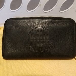 Tory Burch Continental  black leather zip around